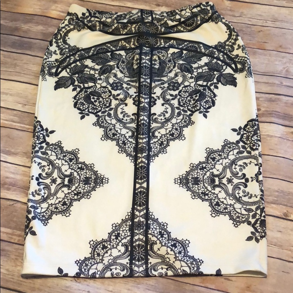 Romeo + Juliet Couture Pencil Skirt